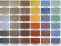 Échantillons de couleur enduit facade : une grille de 60 carrés présentant des textures granuleuses dans une palette de gris, bruns, jaunes, bleus, verts et rouges.