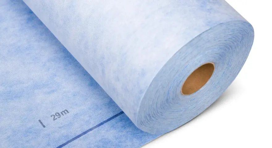 Rouleau de natte d'étanchéité bleue, prête à l'emploi pour protéger vos surfaces.